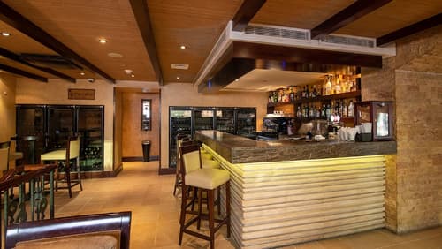 Millennium Downtown, Restaurant