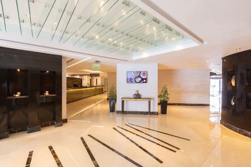 Millennium Downtown, Lobby