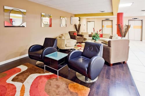 La Quinta Inn & Suites by Wyndham Memphis Airport Graceland