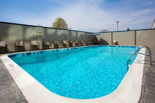 Holiday Inn Express Washington DC SW - Springfield by IHG, Pool