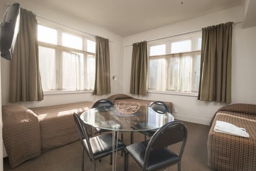 Kiwi International Hotel, Living area