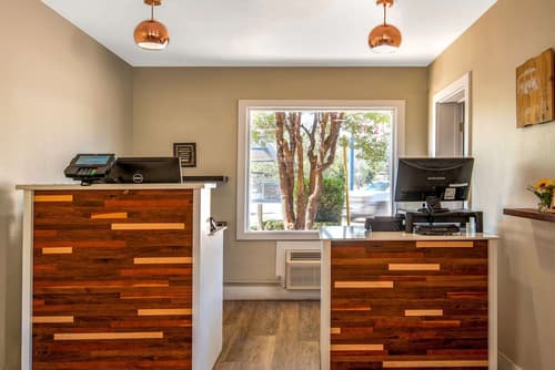 Econo Lodge  Inn & Suites Durango, Lobby