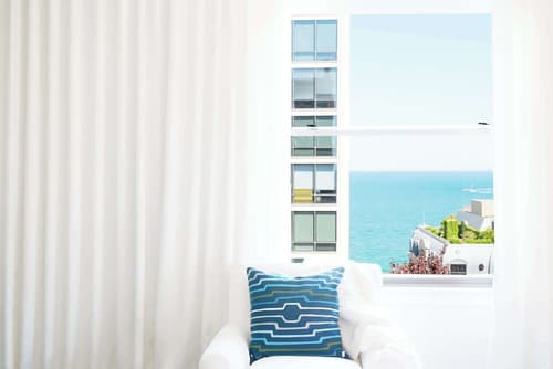 The Chicago Hotel Collection Ambassador Gold Coast