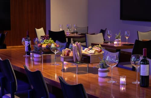 Hyatt Regency Boston, Restaurant