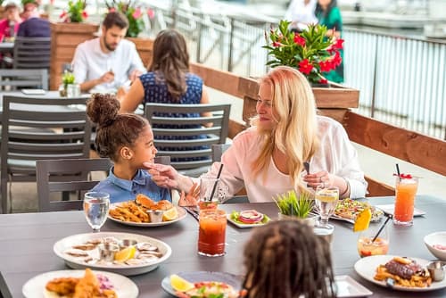 Delta Hotels by Marriott Kingston Waterfront, Outdoor dining