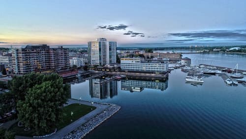 Delta Hotels by Marriott Kingston Waterfront, Exterior