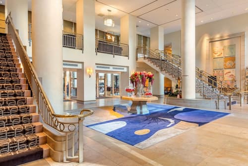 Omni Los Angeles Hotel at California Plaza, Lobby