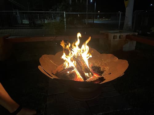 Pine Tree Motel, Fireplace