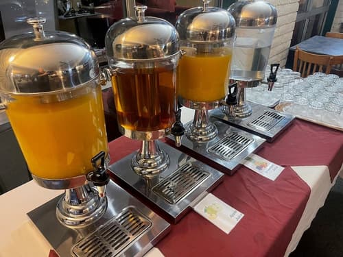 Pine Tree Motel, Breakfast buffet