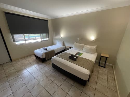 Pine Tree Motel, Room