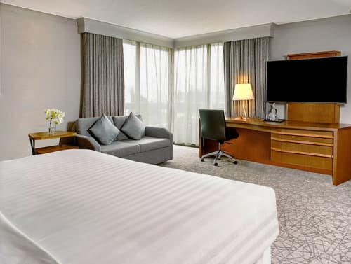 Crowne Plaza Toronto North York by IHG, Room