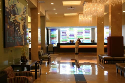 Century Plaza Hotel, Reception
