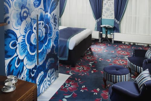 Carlton Ambassador Hotel, Room