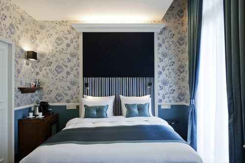 Carlton Ambassador Hotel, Room