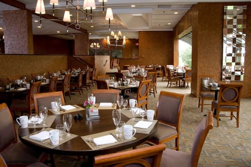 DoubleTree by Hilton St. Louis - Westport, Breakfast area