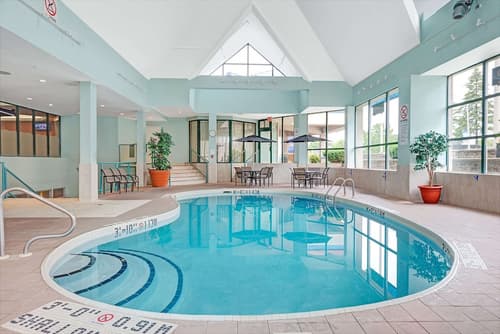 Ramada by Wyndham Niagara Falls/Fallsview, Pool