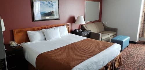 Ramada by Wyndham Niagara Falls/Fallsview, Room