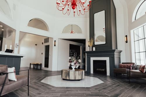 Vinland Hotel and Lounge, Interior entrance