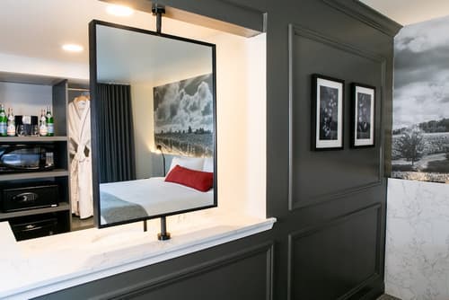 Vinland Hotel and Lounge, Room