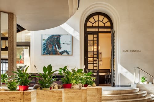 Hotel Central, Lobby