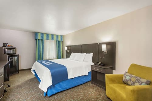 Days Inn & Suites by Wyndham East Flagstaff, Room