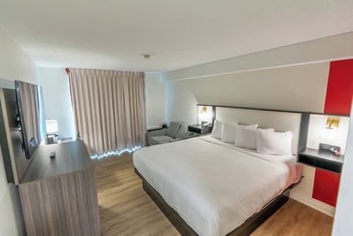 Ramada by Wyndham Kingston, Room