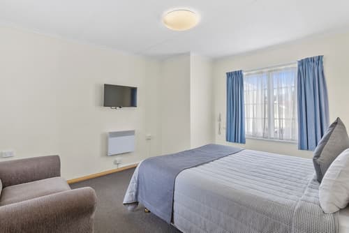 Martin Cash Motel, Room