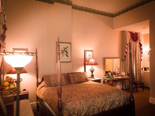 The Guest House Historic Mansion, Room