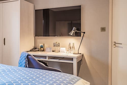 Palm Court Hotel, Room