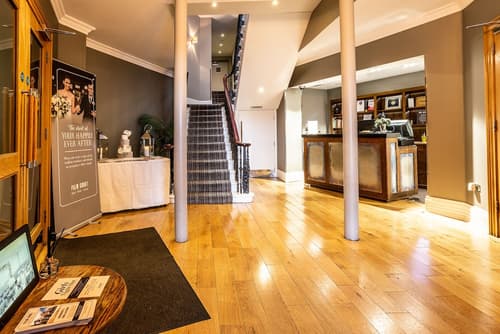 Palm Court Hotel, Reception