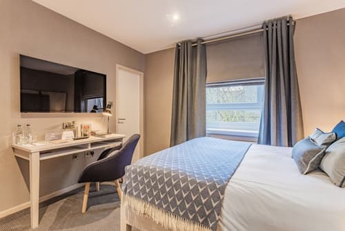 Palm Court Hotel, Room