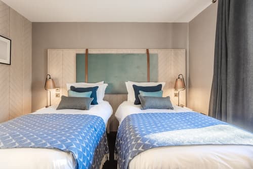 Palm Court Hotel, Room