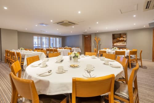 Palm Court Hotel, Dining