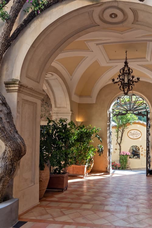 Palazzo Murat Hotel, Interior entrance