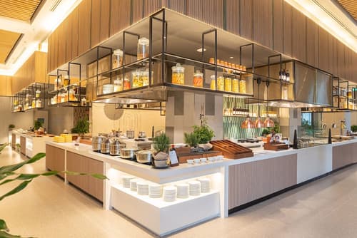 Melia Hanoi, Restaurant