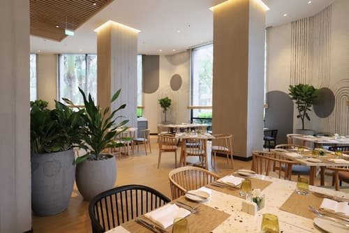 Melia Hanoi, Restaurant