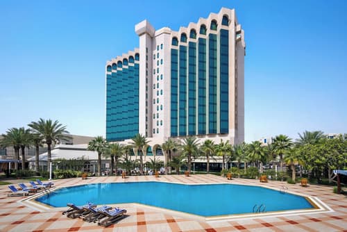 Sheraton Dammam Hotel & Convention Centre, Pool