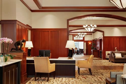 The Inn at Penn, A Hilton Hotel, Concierge desk