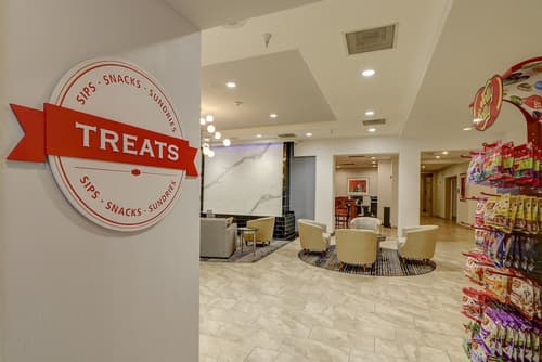 Hampton Inn Tropicana, Lobby