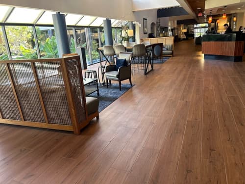 Miami Lakes Hotel, Reception