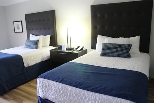 Miami Lakes Hotel, Room