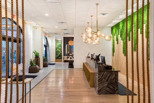 Riverwalk Plaza, Lobby