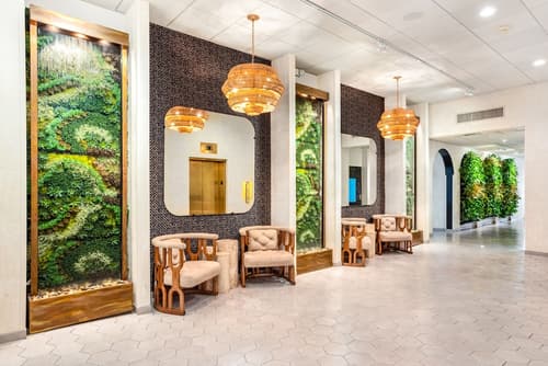 Riverwalk Plaza, Lobby