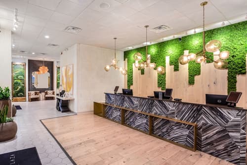 Riverwalk Plaza, Lobby