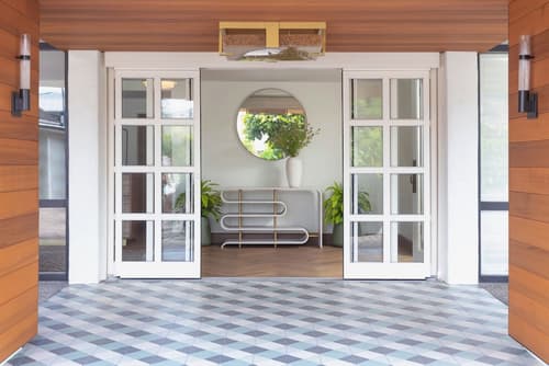 Carmel Mission Inn, Interior entrance