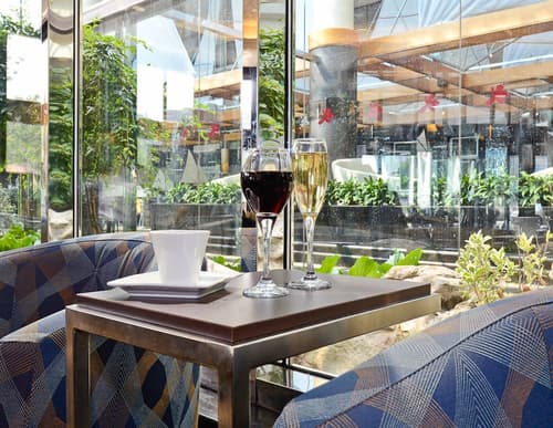 Ramada by Wyndham Buffalo Downtown, Lobby sitting area