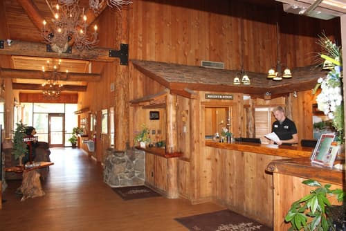 The Pines Resort, Lobby