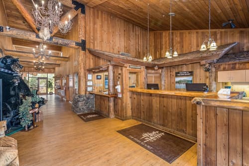 The Pines Resort, Lobby