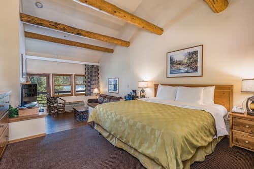 The Pines Resort, Room