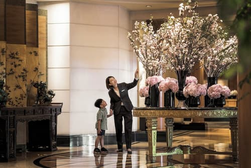 Four Seasons Hotel Singapore, Interior entrance